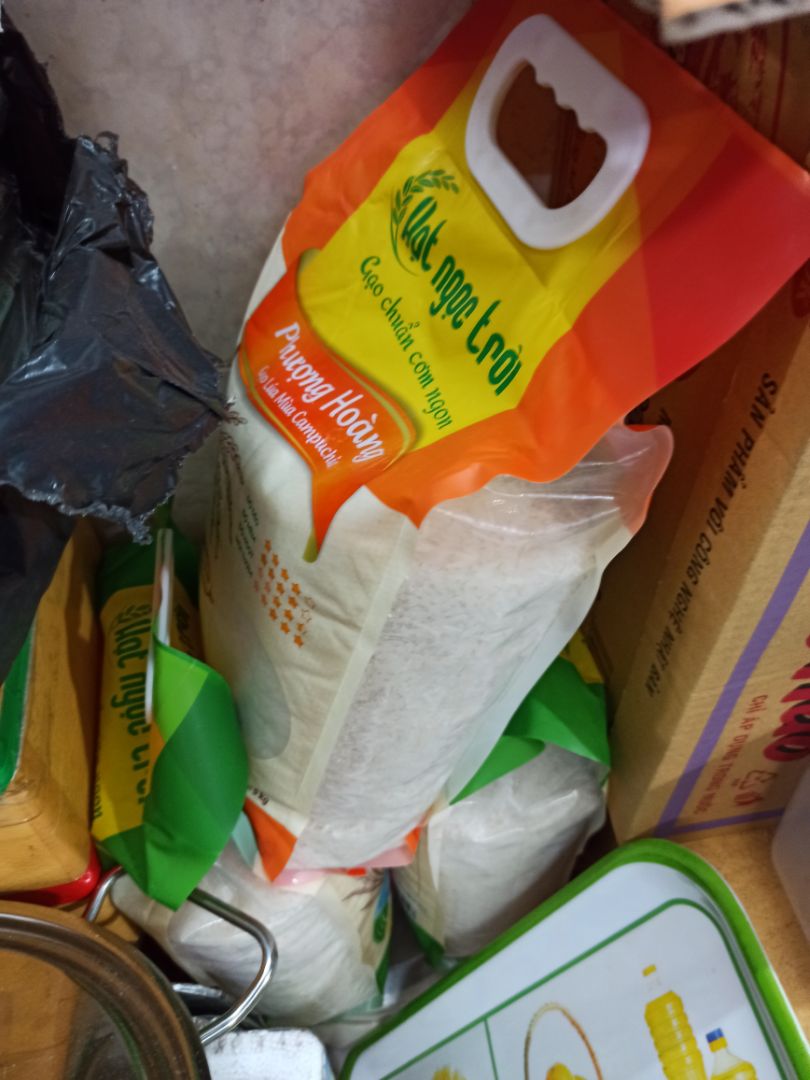 Gạo thơm ngon, giá khá ổn định, GĐ thích ăn loại gạo này. Mua trên Tiki lần thứ 3 rồi.