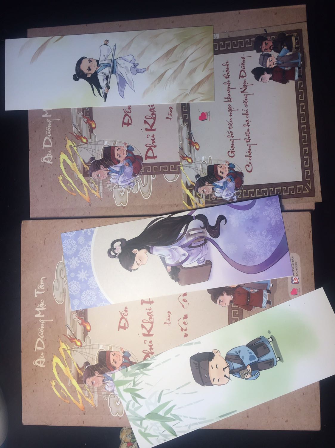 Sách đẹp, muốn mua cả bộ nhma bh hết rồi. Tiki ko bọc hàng, ko chống sốc 😃😃