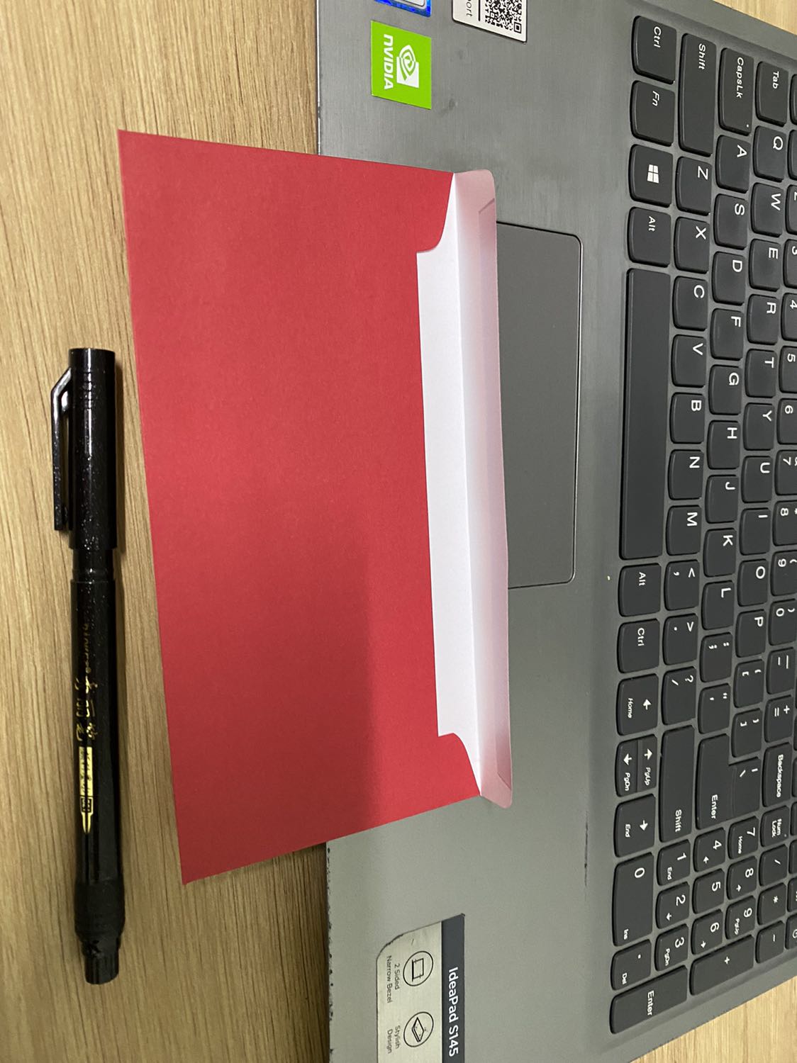 Phong thư màu đẹp
Keo dính tốt
Kích thước phù hợp