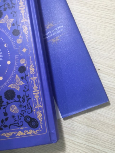 Truyện bị móp nặng, mở ra mình hết hồn luôn mà