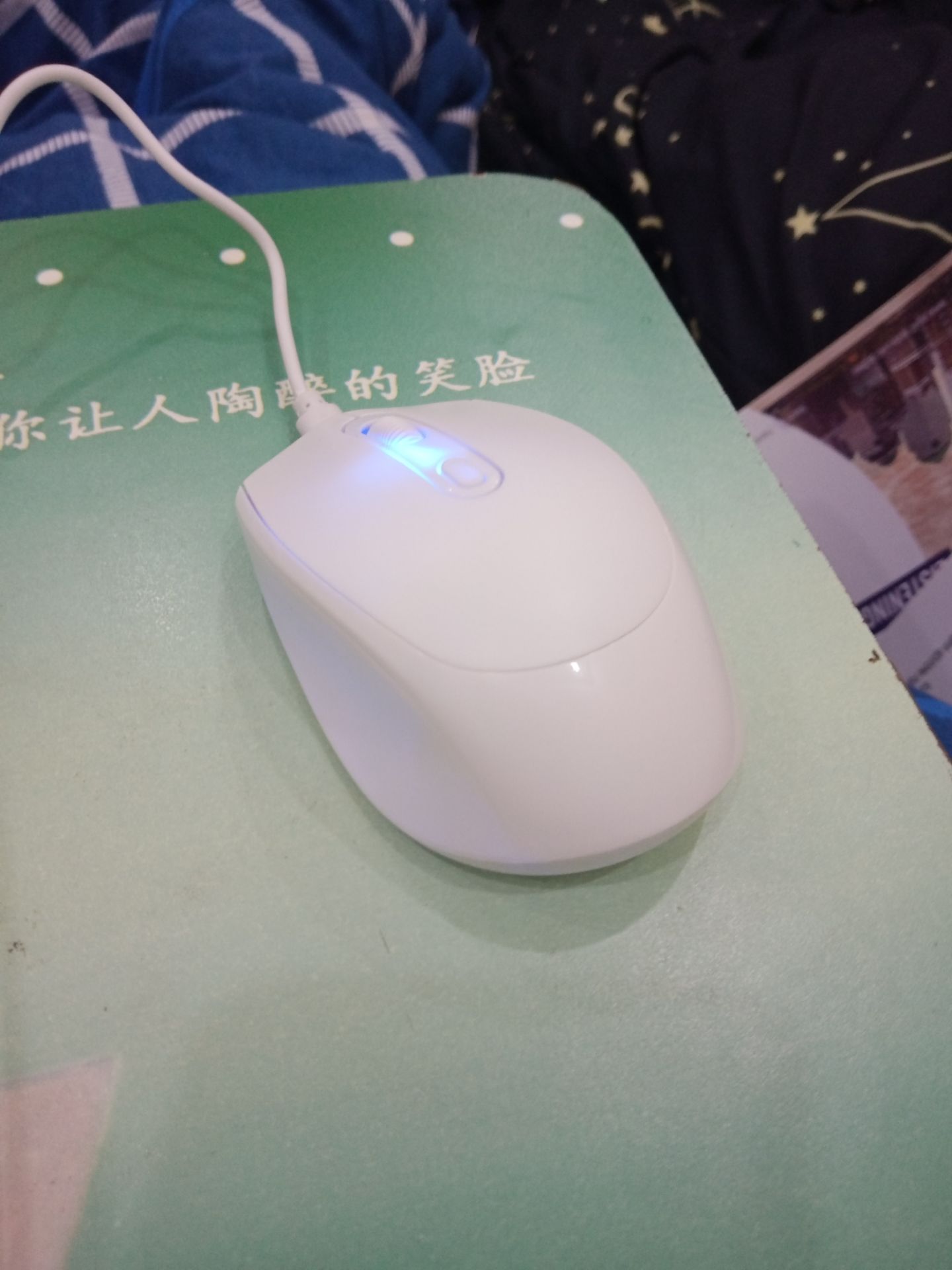 Chuột dùng ok lắm ạ. Chỉ có điều ngày thứ 2 thì thấy ko nhạy lắm, thi thoảng phải bấm 2 lần mới được. không biết có phải do chưa sạc đủ pin ko. Nhưng cũng ổn, giá shop giao cho mình màu đen thì tốt quá