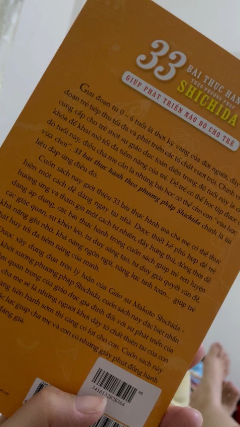 Mình đang đọc nên chưa đánh giá nội dung, còn về hình thức và cách trình bày thì đẹp, dễ đọc
