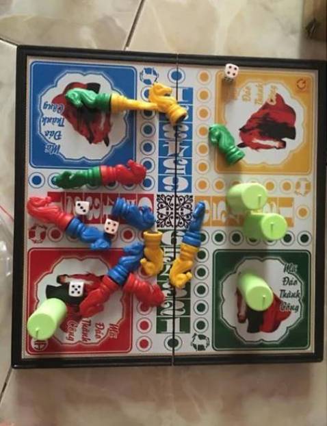 trc dùng bộ ko có nam châm chơi co ngựa cứ đổ liên tục... có bộ này đúng là hợp lý, mấy đứa nhỏ rất thích