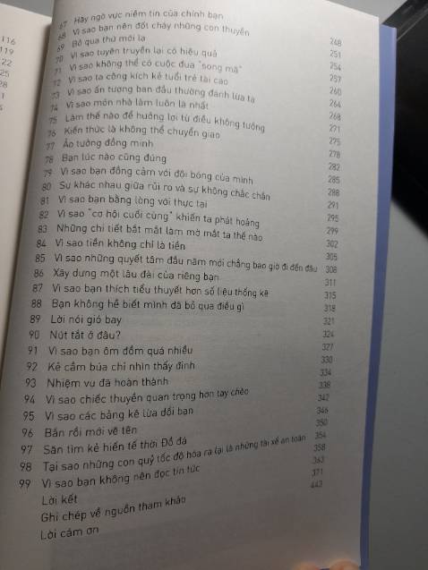 Nhìn bìa đã thấy cả một bầu trời tư duy rồi. Bên trong có 100 vấn đề nhỏ rất gần gũi nhưng đưa ra những góc nhìn mới mẻ, đọc xong đảm bảo đầu sáng như bóng đèn luôn.