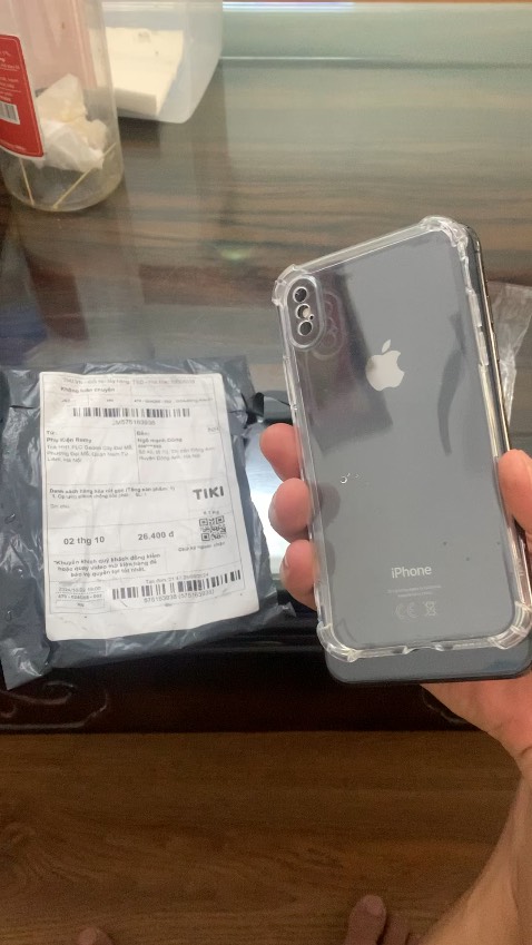 Giao không đúng hàng, đặt mua ốp lưng Iphon xsmax nhưng hàng nhận không lắp vừa vì hụt chiều dài khoảng 10mm, đề nghị đổi trả