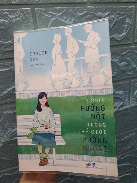 Sách rất hay, người hướng nội như tìm thấy mình trong đó, cảm giác như được an ủi, vỗ về vậy. Đọc để hiểu, để yêu bản thân mình hơn, không còn tự ti vì mình là người hướng nội. Rất đáng mua nha các bạn.