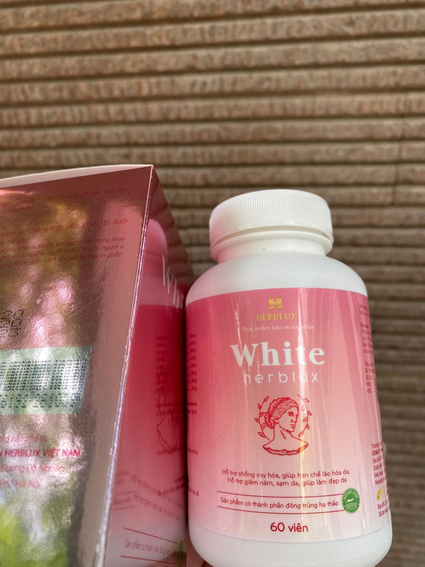 Shop tư vấn nhiệt tình thật cách đóng gói và tặng quà cũng chỉn chu nữa. Bạn mình đã mua của shop và giới thiệu cho mình. Hàng chính hãng, dùng ổn mình sẽ mua nhiều lần nữa nhaaa