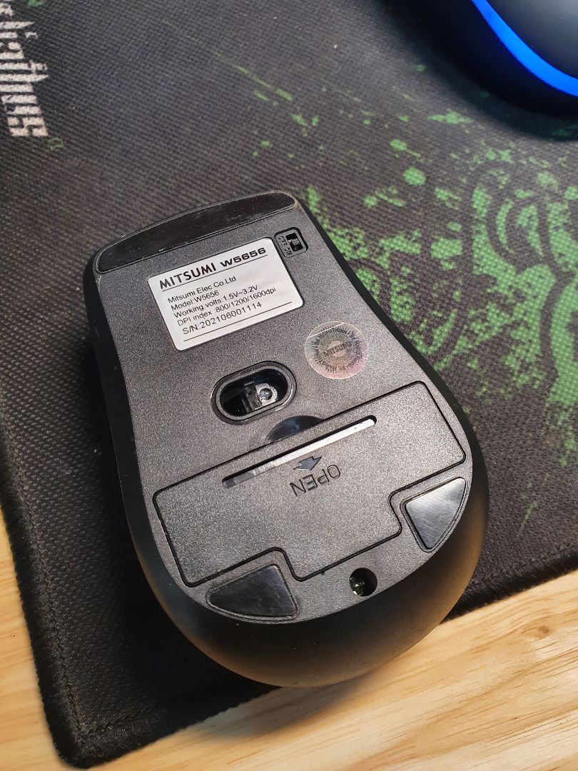 mua chuột mới mà giao hàng ĐÃ QUA SỬ DỤNG xước xát, khay đựng phin đã có dấu hiệu rỉ sét, quá thất vọng với shop này