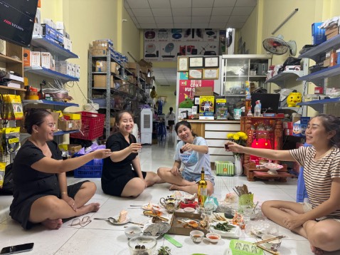 Cái chân họ làm thông minh quá,tưởng không gắn được ai dè rất dễ dàng vừa ý luôn