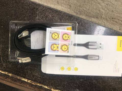 Quá ổn áp so với giá, cáp xin xò, sạc nhanh, mẫu mã không chê vào đâu được. Tiki đóng gói quá cẩn thận.