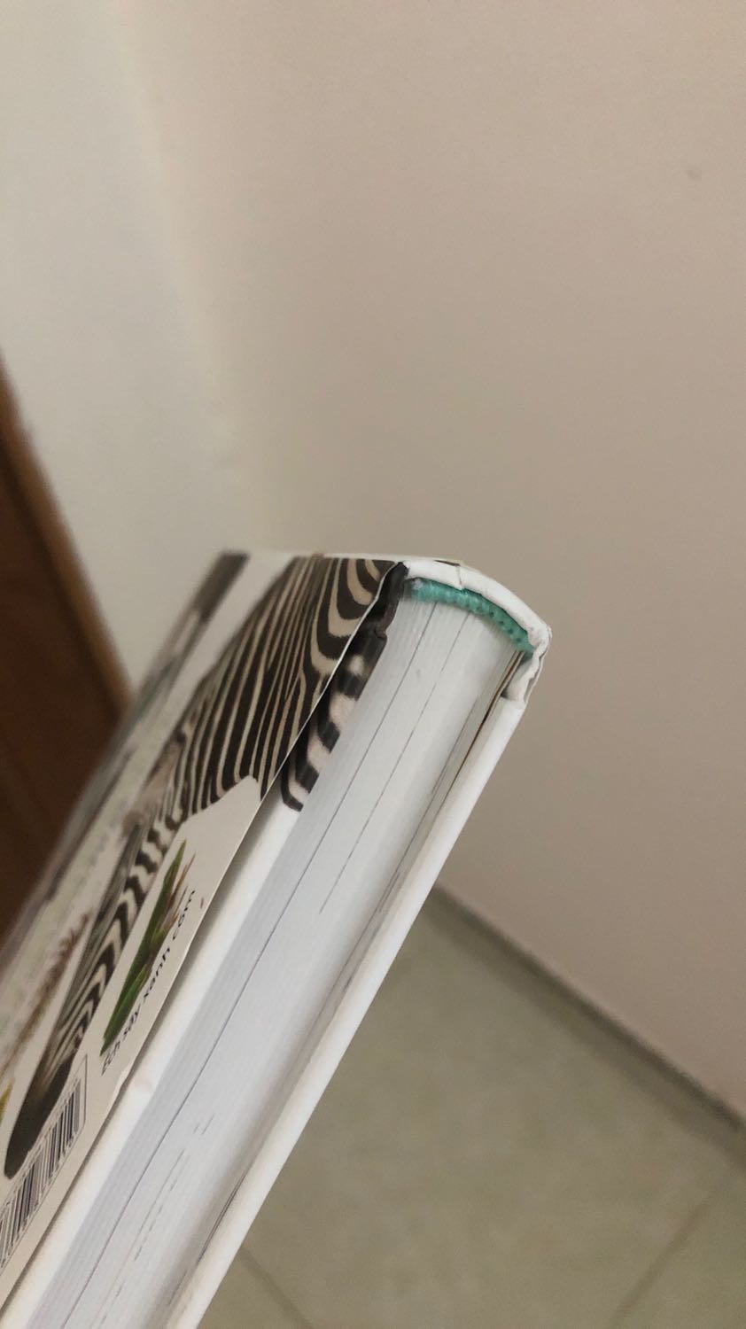 Về nội dung thì đây là quyển sách rất có ích, cung cấp nhiều thông tin về các loài vật. Tuy nhiên về phần giao hàng, có vẻ như các sách dạng này (bìa cứng, gáy dày) thường dễ bị hư hỏng. Mặc dù không quan trọng phần này lắm nhưng với các bạn yêu sách thì nên cân nhắc việc vận chuyển.