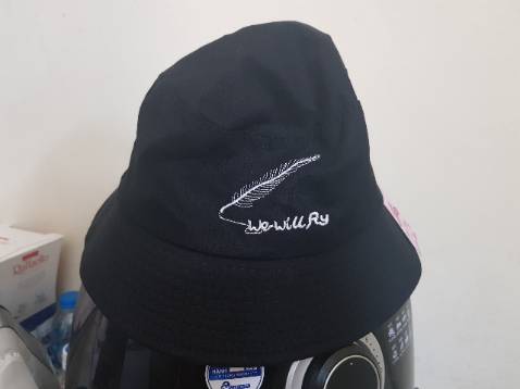 Giao hàng nhanh. Mũ đẹp, vải dày, vừa đầu mình (đầu hơi to hơn bình thường nha).