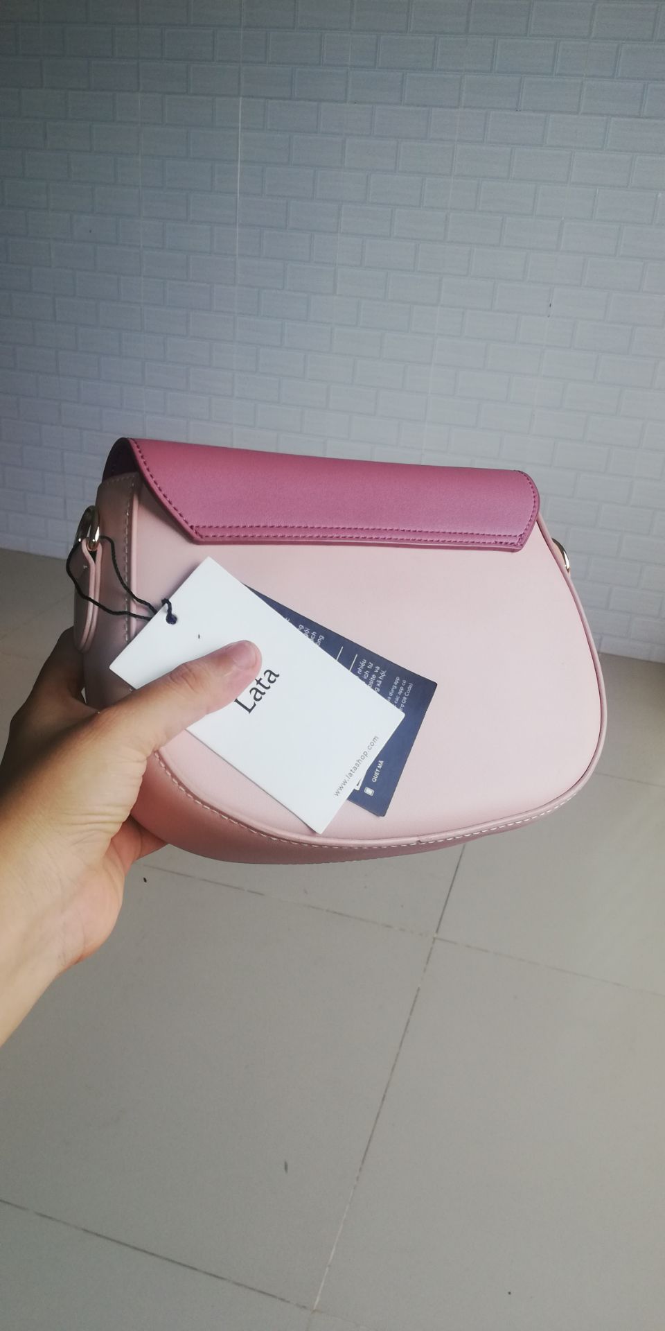 Balo rất là đẹp, dễ thương lắm luôn. Shop bán hàng rất có tâm. Sản phẩm được giao giống như hình. Anh shiper thân thiện. Nói chung tôi rất hài lòng. Thanks!!