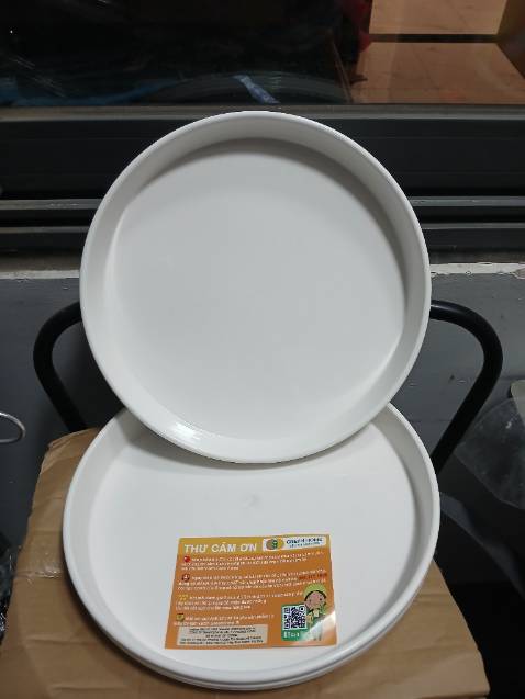 Dĩa nhựa dày, chắc chắn, giá rẻ bất ngờ :)