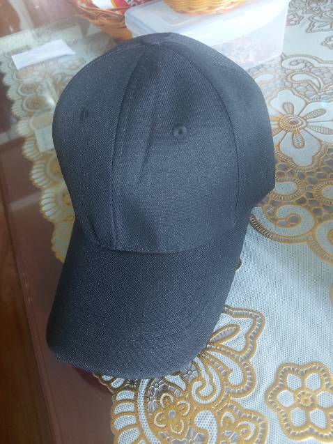 Rẻ thì có rẻ. Nhưng mọi người kg nên mua. Mang cục tức vào người, xem hình sẽ thấy đường may CỰC KỲ CẨU THẢ. Chỉ thừa quá nhiều., vải lót lòi ra ngoài mặt chính của mũ luôn. Bôi bác. Tha thiết kêu gọi mọi người không nên mua mũ của shop này và của thương hiệu này. Quá tệ.