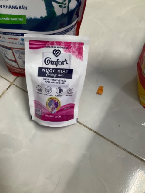 Mùi hương thơm nồng nha 
Mua combo đc tặng 1 túi giặt nhỏ 50g
Giao hàng ko bị hư hại gì rất OK nha