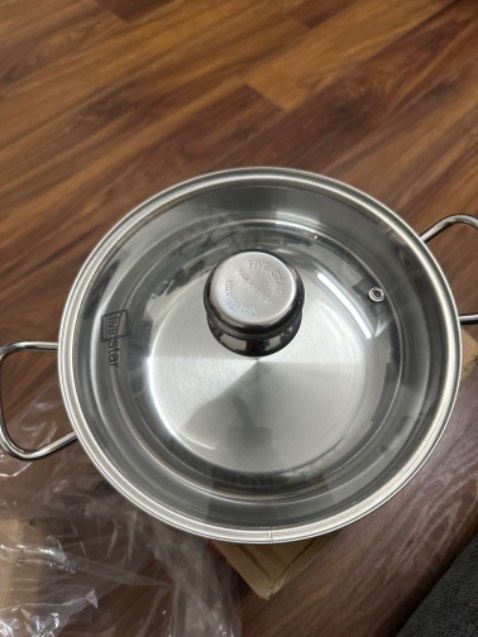 Nồi dày dặn rất đẹp, được tặng thêm 2 vá canh , giao hàng rất nhanh và chuyên nghiệp