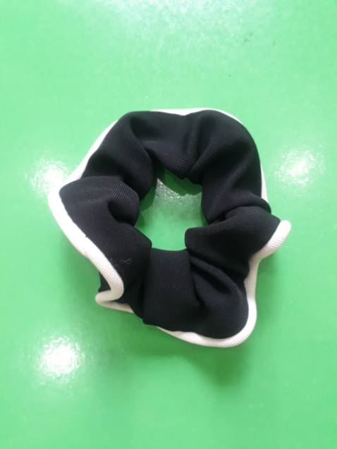 dây buộc tóc NASI đẹp lắm nha, giá rẻ, giao hàng nhanh, gói hàng cẩn thận. Tuyệt vời!