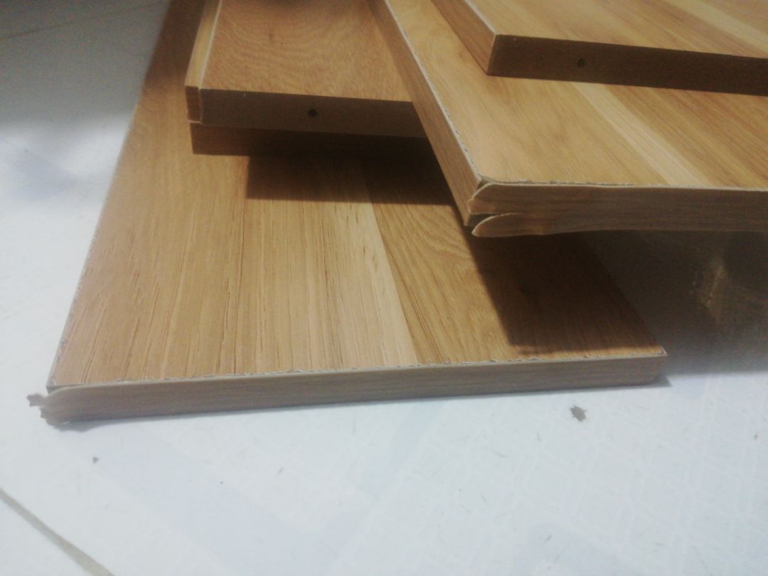 hàng đẹp nhưng bong ngay góc mà giá như thế rất ok