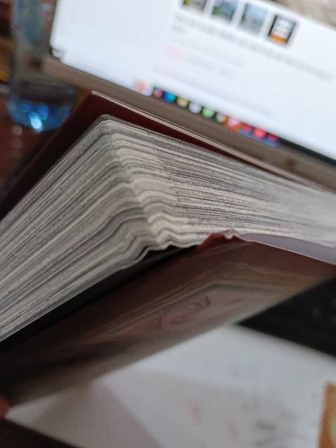 Bị cấn ngay góc. Vì không có ý định mua bán lại nên lỗi này ko thành vấn đề, nhờ tiki lưu ý thêm nhé. Cảm ơn