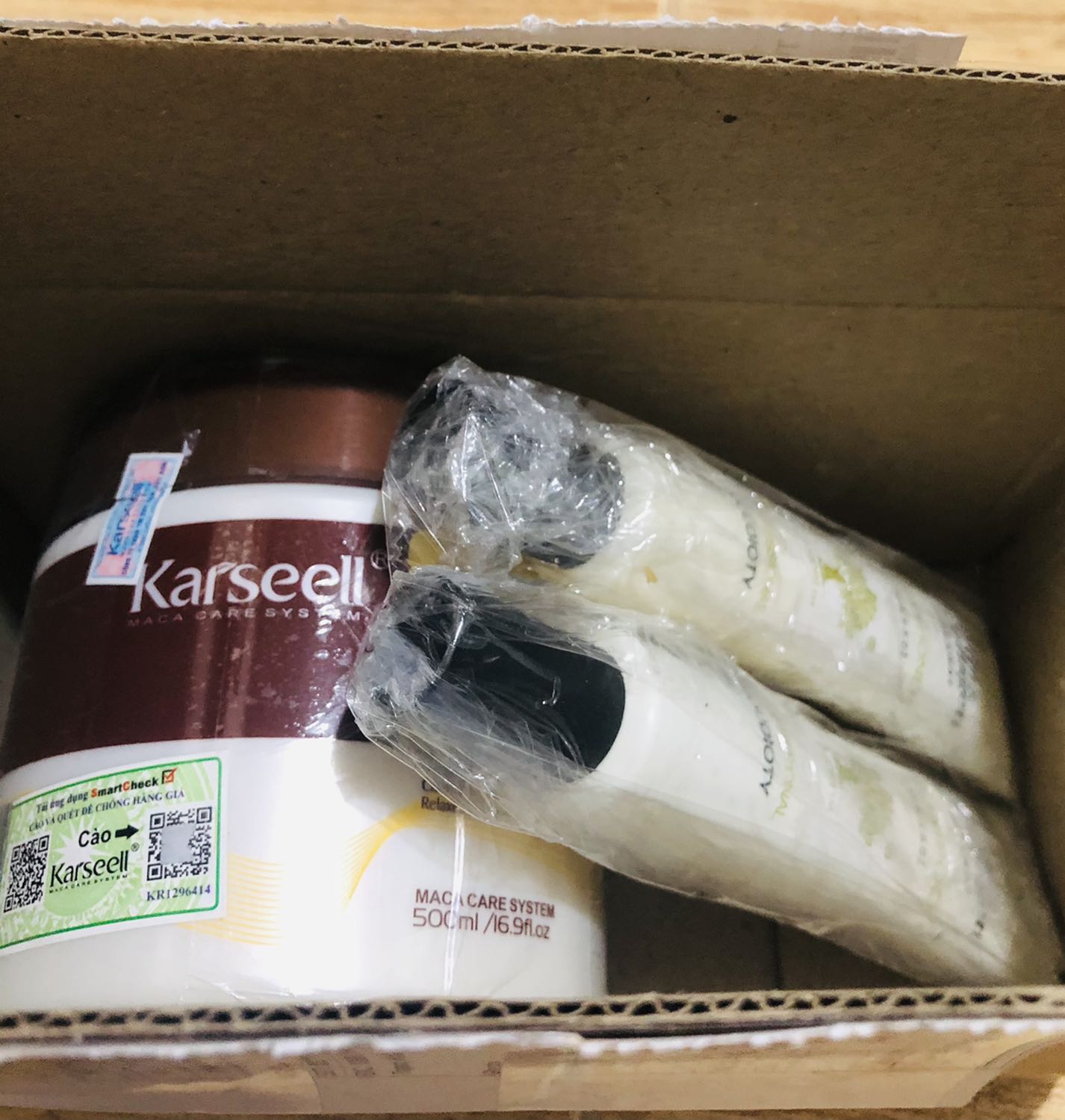 Kem ủ tốt, mềm mượt, mùi thơm dễ chịu, lưu hương qua ngày hôm sau . Hàng chính hãng . Cách phục vụ của nhà cung chu đáo, quan tâm khách hàng có *** tư vấn. Tiki giao hàng nhanh, vui vẻ. Sàn TMĐT Tiki bảo đảm an tâm🌷