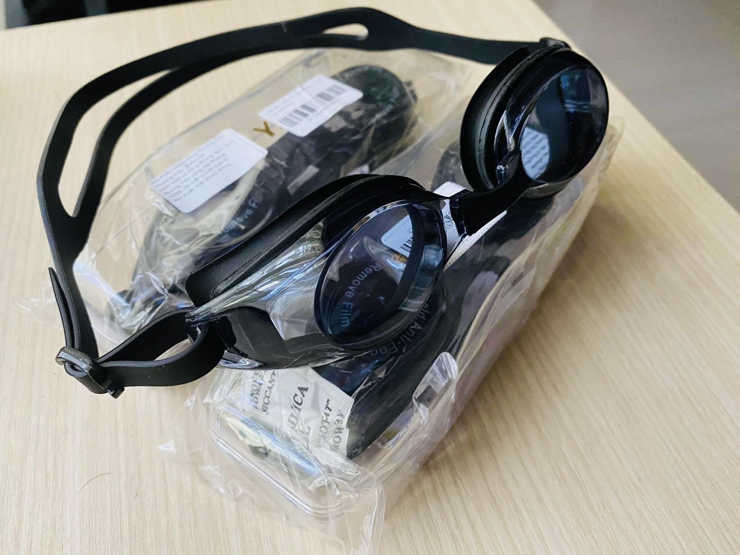 Mua 3 cái kính bơi dododios mà cái nào cũng ưng. Cho bạn 1 chiếc, mình 2 chiếc đều ổn lắm
kính bơi cầm rất chắc đeo vào ổn áp mà shop cũng hỏi han sau khi nhận được hàng nên thấy rất ok vì chăm sóc khách hàng như vậy là phải rùi
Tiki giao hàng 2h nội thành khá nhanh ưng phết
Nói chung vì store quan tâm khách nên review có tâm lại thui. Có qua lại sau nay nhớ giảm mình nếu mình giới thịu cho nhé