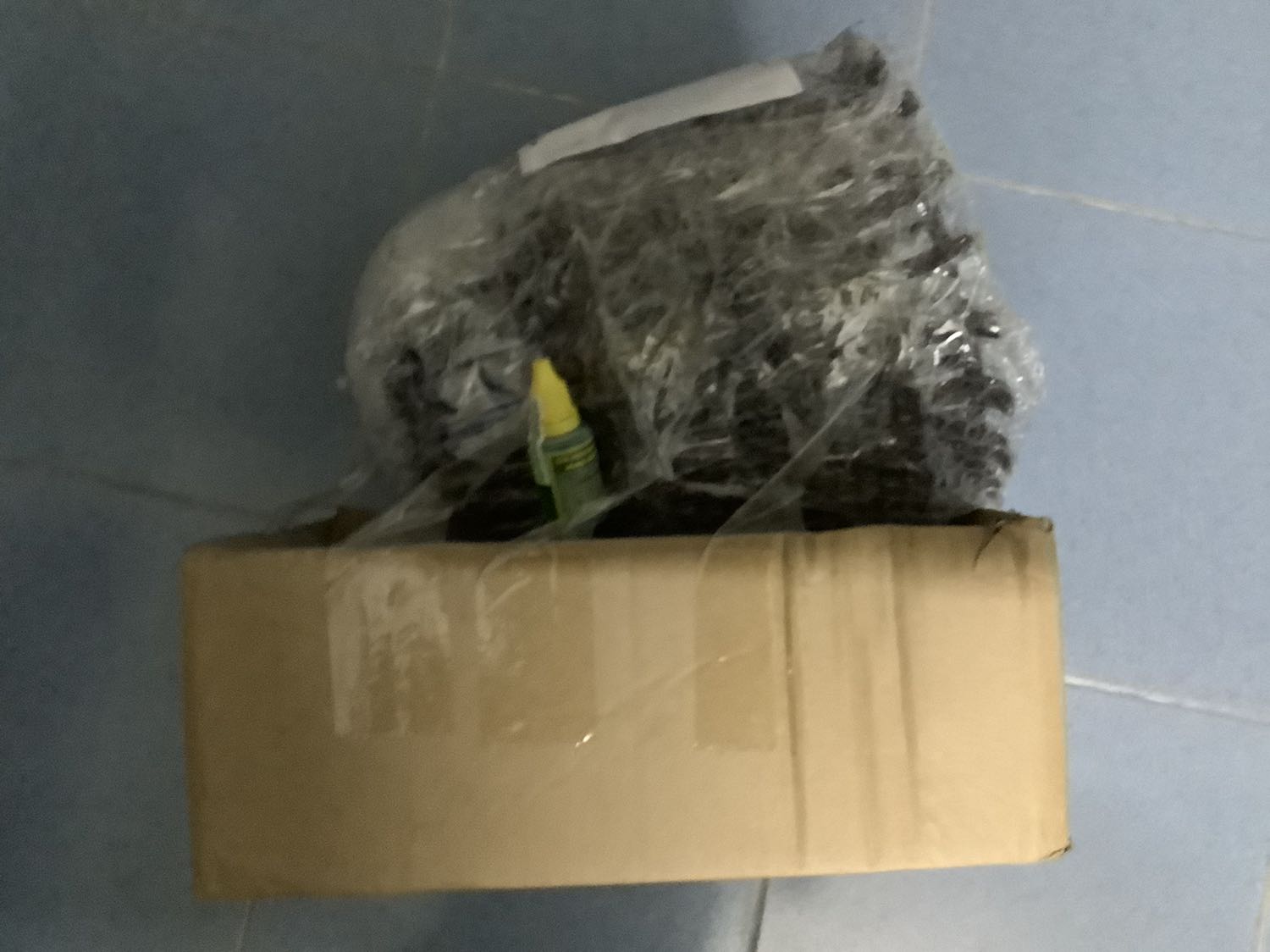 Giao đúng mẩu , hàng cứng cáp , , mua 5 cái mà nứt 1 cái , 2 cái bị gãy nan viền trên miệng  , mong shop đóng gói cẩn thận tránh nứt gãy