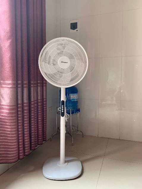 hehe văn phòng công ty mình mua 5 cái, dùng thấy ok nên quyết định mua. quạt đẹp, giá hợp lý. bình thường mấy đồ này ông ck mua nhưng lần này mua về ổng khen rùi.balabala hehe văn phòng công ty mình mua 5 cái, dùng thấy ok nên quyết định mua. quạt đẹp, giá hợp lý. bình thường mấy đồ này ông ck mua nhưng lần này mua về ổng khen rùi.balabala