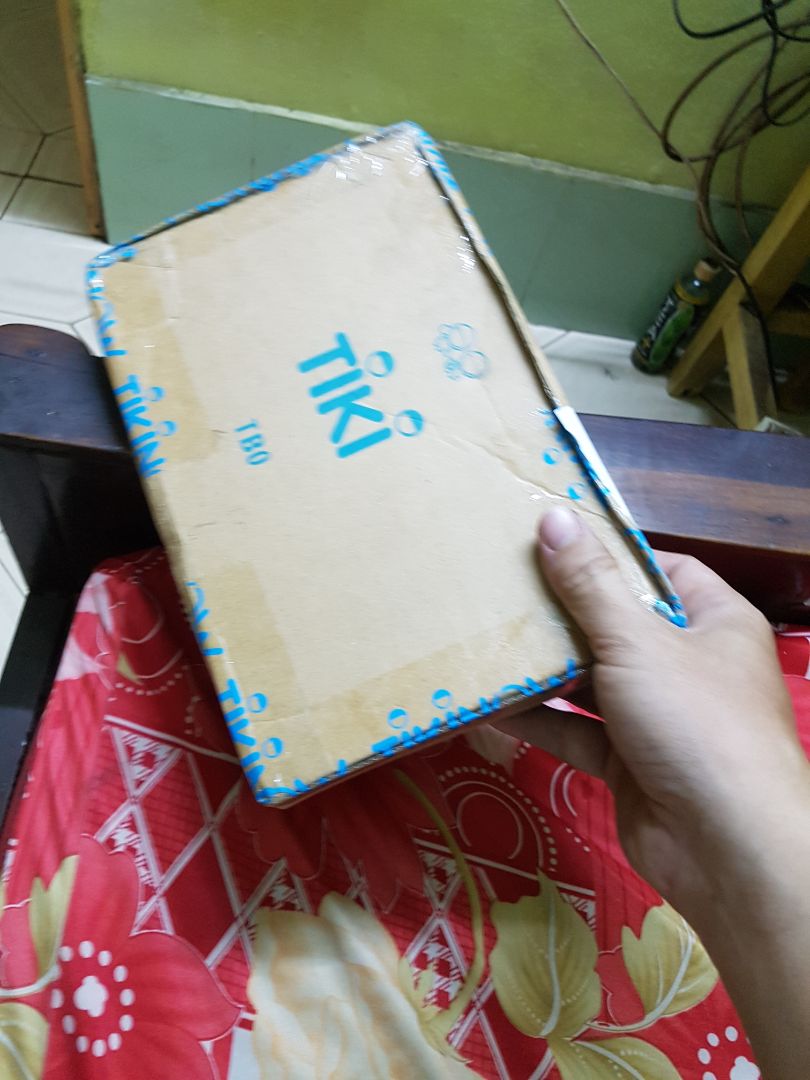 sản phẩm đóng gói cẩu thả. khi mua hàng tôi đã gọi tổng đài nhờ đóng gói kỹ, nhưng rốt cuộc đóng gói và giao hàng quá cẩu thả. chỉ bỏ ổ cứng vào hộp tiki, khi giao tới thì hộp móp méo luôn. sản phẩm đóng gói cẩu thả. khi mua hàng tôi đã gọi tổng đài nhờ đóng gói kỹ, nhưng rốt cuộc đóng gói và giao hàng quá cẩu thả. chỉ bỏ ổ cứng vào hộp tiki, khi giao tới thì hộp móp méo luôn.