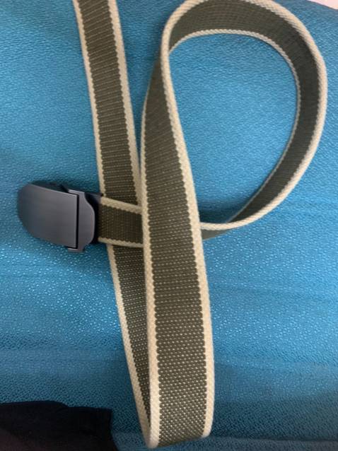 Sản phẩm tốt hợp thời trang. mặt khóa chắc chắn sáng bóng và rất phong cách. dây khá bền chẳng biết khi nào mới hỏng được