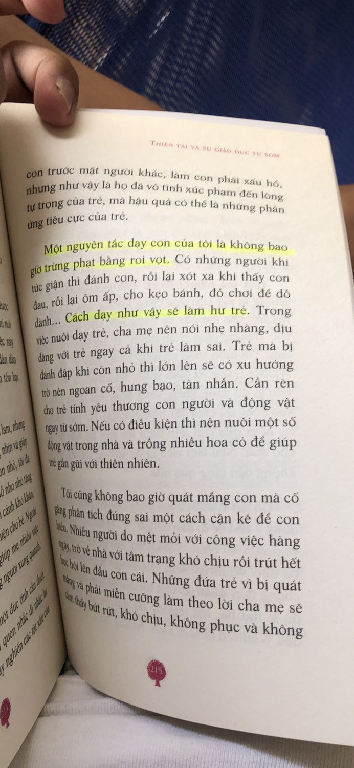 Một quyển sách tuyệt vời dành cho những cặp vợ chồng, người lớn chưa có con hoặc đã có con rồi. Nó có thể giúp ích cho chúng ta rất nhiều. Tôi rất vui khi được đọc quyển sách này.