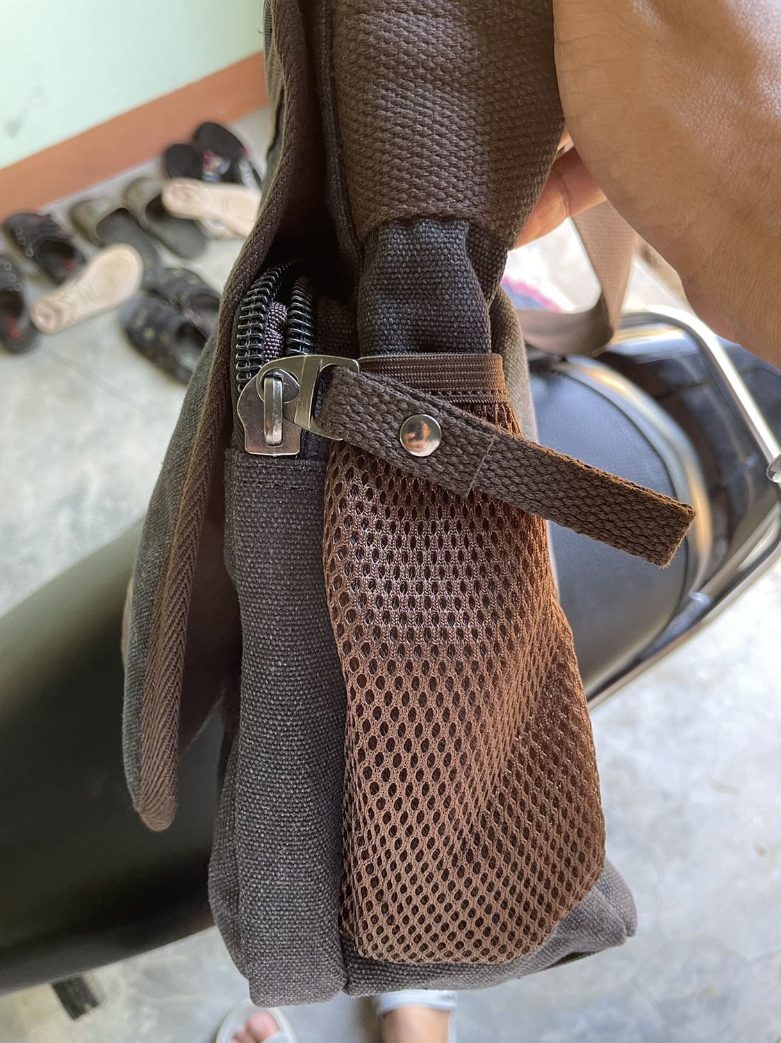 Đóng gói đẹp, kỹ càng. Túi cũng chất lượng. Nhưng tiếc là thời gian giao hàng quá lâu, gần 1 tuần. Không biết là do chính sách giao hàng của tiki hay là do bên đơn vị vận chuyển, vì vậy lần này vẫn cho 4 sao.