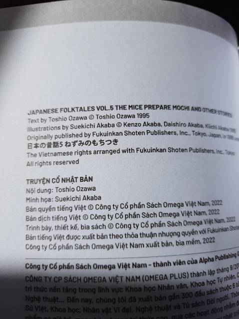 Quyển sách là quyển thứ 5 trong bộ Truyện cổ Nhật Bản của Toshio Ozawa và Suekichi Akaba. Bìa sách được thiết kế theo câu chuyện về Kaguya Hime (nàng tiên ống tre, công chúa ánh trăng, ông lão đốn tre...) nhưng câu chuyện này không nằm trong nội dung quyển sách. Mình mua vì nghĩ sách có câu chuyện này. Tìm hiểu bộ sách gốc bản Nhật, cảm nhận của mình là sự sâu sắc, chân thành và tấm lòng của người làm sách dành cho độc giả; các câu chuyện trong bộ sách được chia theo mùa sau nhiều nghiên cứu tâm huyết, đây là bộ sách hay. Quyển sách này có sự chấp vá khập khiễng, thiếu sót trong khâu xuất bản; sách có màu giấy, font chữ khác với các quyển khác trong bộ sách "Tủ sách đời người" của Omega+.