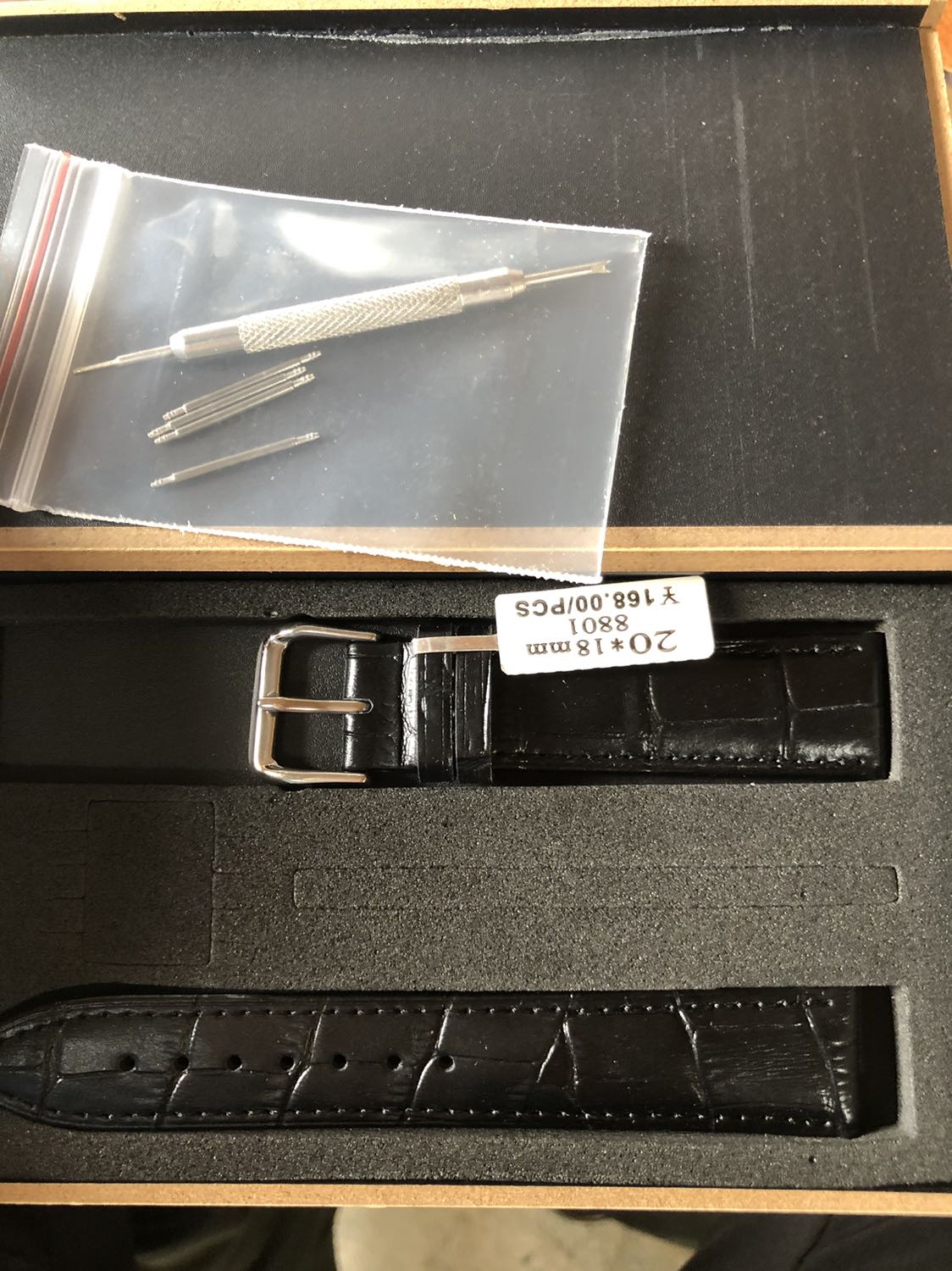 - Giá rẻ, giây đẹp ok, dây mới nên hơi cứng, nên mua nha mọi người, mình sẽ ung hộ shop