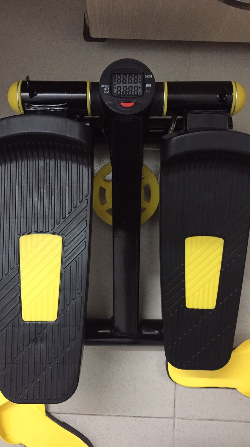 Đóng gói hàng cẩn thận. Máy xài tốt, khá mệt. Có cái đồng hồ hơi kì cục. Chắc hết pin. Thoi kệ cũng k cần đồng hồ đó, coi bằng smartwatch cũng được.