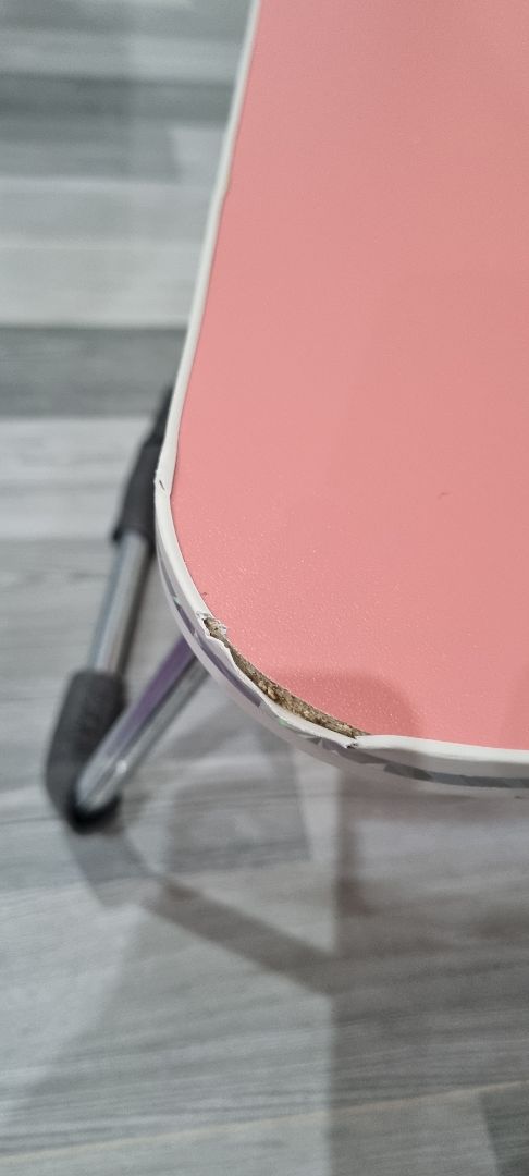 Sản phẩm không giống ảnh đăng, lỏng lẻ, giao hàng vỡ cạnh bàn. Quá tệ