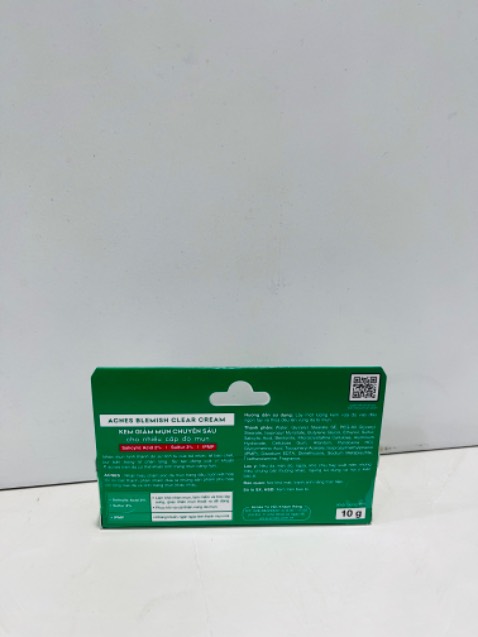 Tốt nhất là mọi người dùng chung với gel rửa mặt gentle wash của shop này luôn nè. Mình mấy bữa trước bị mụn nó sưng lên đau quá chừng, xài 2 cái này đỡ rất nhiều nha. Kem này mình lấy tay hoặc tăm bông chấm đều được, bôi sao cho đều là ok. Vài lần là mụn nó gom còi hà