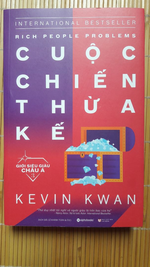 sách được bọc seal cẩn thận nên chất lượng rất tốt, sách được làm bằng giấy xốp nên rất nhẹ. về nội dung thì rất hay, đọc cuốn hút, sau cùng thì là cái kết viên mãn cho tất cả nhân vật.