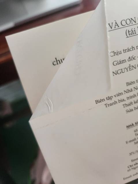 Sách xinh, giao hàng siêu nhanh, đóng gói kỹ
Có điều giấy chỗ trang cuối bị lỗi