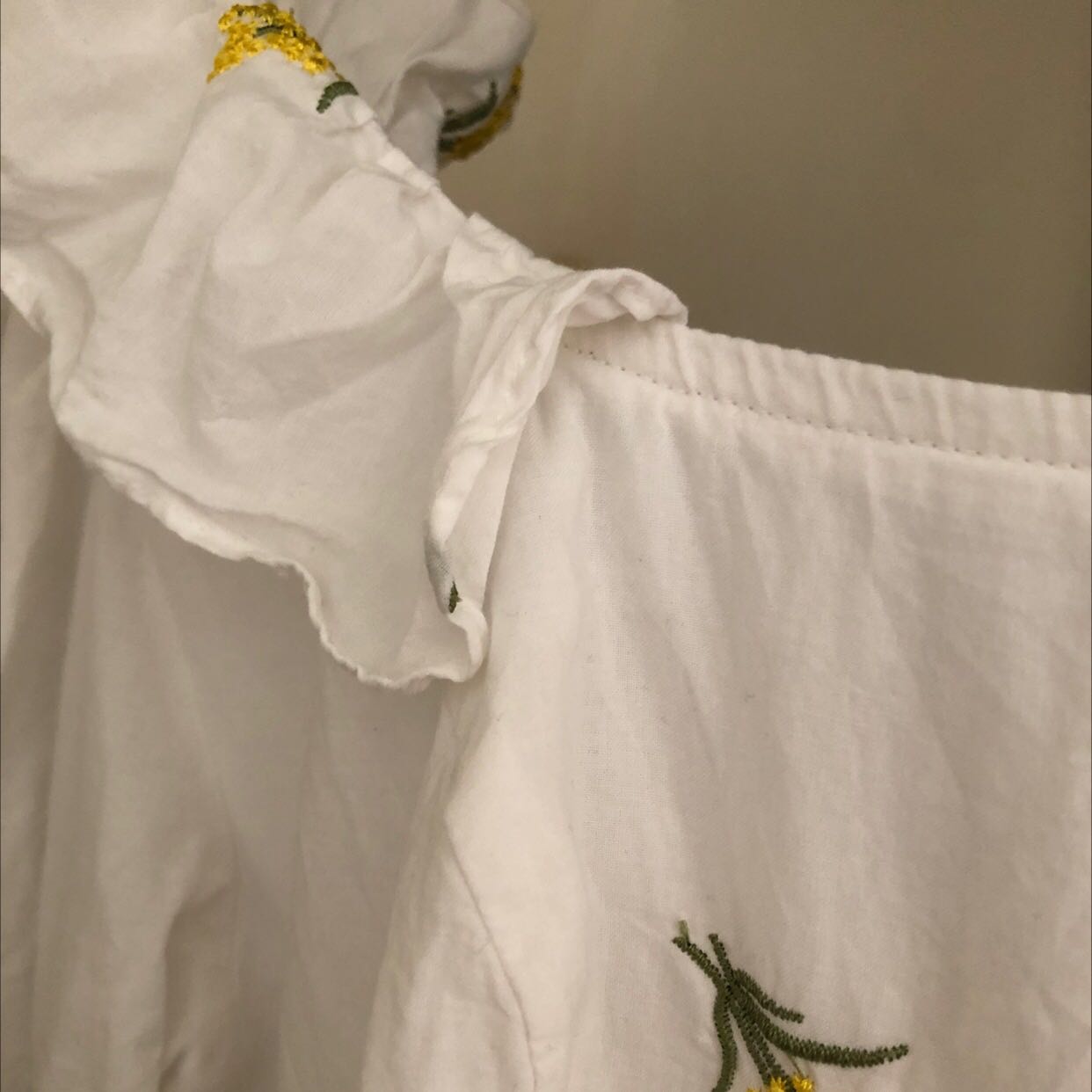 đọc review nghĩ không thẳng lắm mà hoá ra thẳng không ngờ, có bạn bị ố đồ lun làm mình mua cũng rén nma mình xài thì ok không ố gì, vừa thẳng vừa thơm!