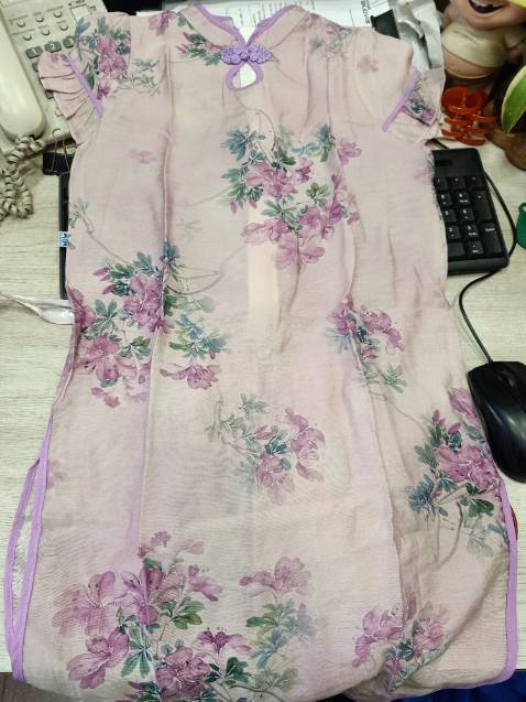 Vải mềm mịn, sờ mát rượi luôn í. Kiểu dáng đẹp, đường may cẩn thận. Kích thước chuẩn.