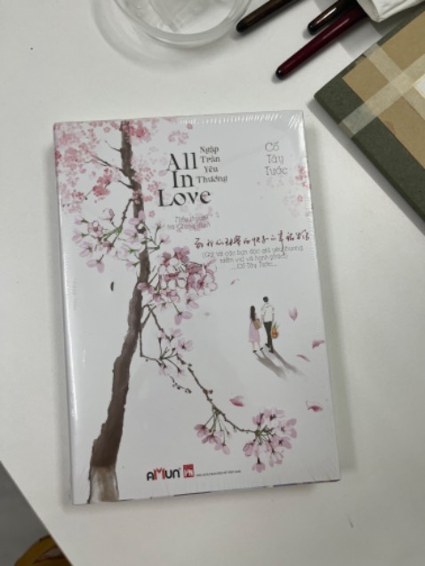 Giao hàng nhanh, chủ nhật đặt mà thứ hai đã giao rồi. Gói hàng ở tình trạng tốt, không bị móp méo chỗ nào cả, Sách thì có cuốn có bookcare, có cuốn không nhưng tất cả đều không bị trầy xước hay gì cả, giao đủ sách. Tiki làm việc rất năng suất nha về điểm này cho tiki hẳn 5 sao luôn.