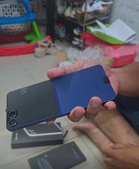 Giao hàng đúng hẹn, máy nguyên seal, chưa kích bảo hành. Rất tốt!