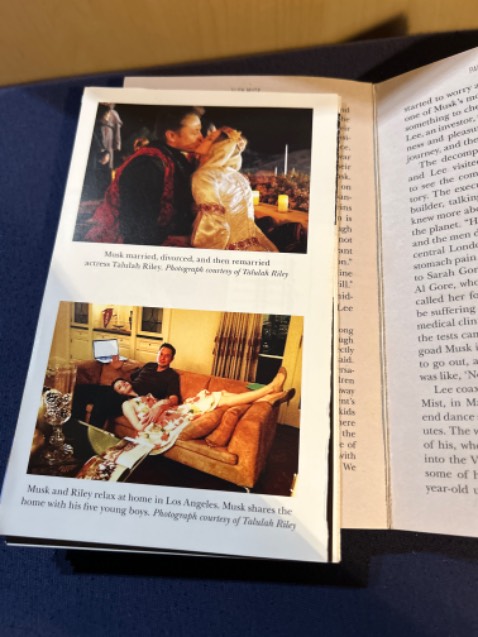 Cách in chưa được hoàn thiện lắm, mấy bức ảnh dễ bị bung ra.