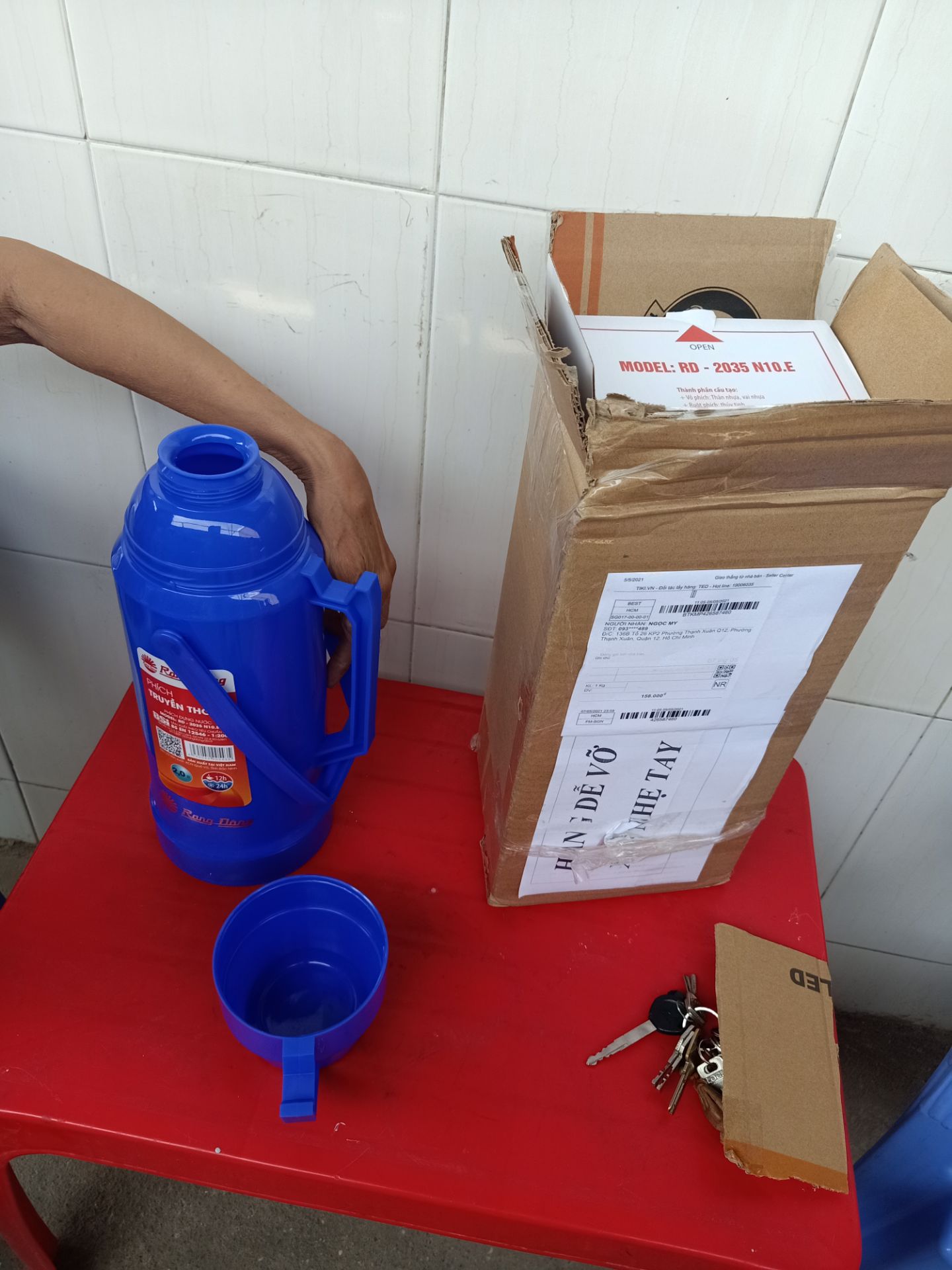 yêu cầu đổi hàng giúp vì giao hàng bị bể ruột bên trong