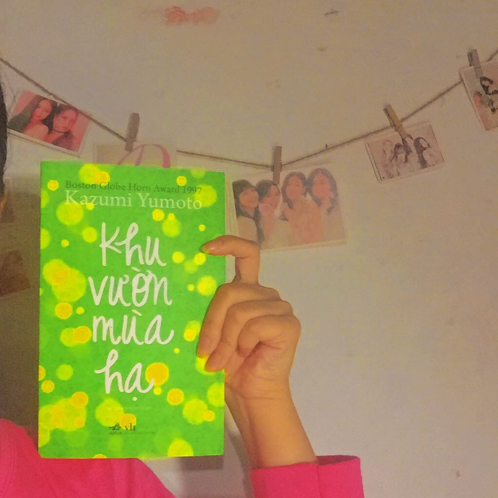 Với những câu truyện được kể theo góc nhìn của ngững đứa trẻ tưởng chừng như chỉ là những câu chuyện ngây ngô nhưng mang lại bao nhiêu bài học bao nhiêu thứ mà người lớn những người luôn có một đưqs trẻ vên trong mình phải suy ngẫm mình nghĩ nên đọc cuốn này một lần không chủ là vì mùa hạ của trẻ con mà cả mùa hạ của người lớn văn học nhật luôn nhẹ nhàng và sâu lắng như vậy sách ko móp méo đẹp lắm nha 4,5/5 sao