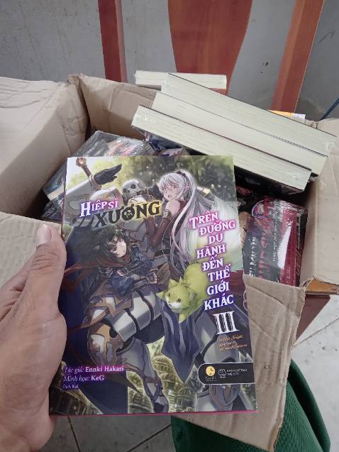 Giao hàng nhanh, đóng gói sản phẩm chắc chắn, bao bì rất tốt còn rất mới, rất hài lòng với sản phẩm.