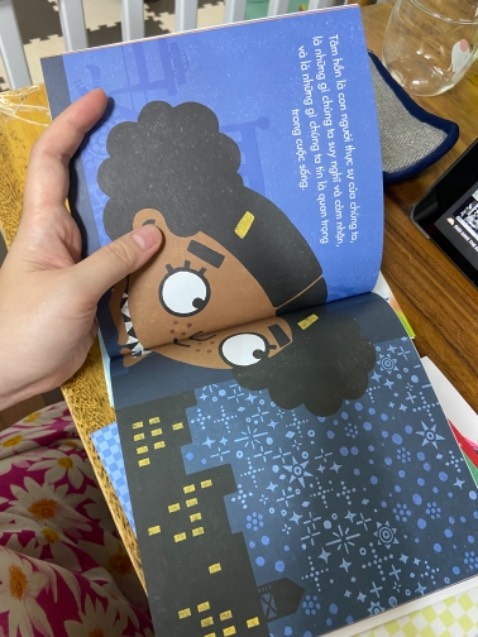 Giấy có hơi mỏng manh xíu. Nội dung thì ổn do cái này của nhà xuất bản lớn làm.