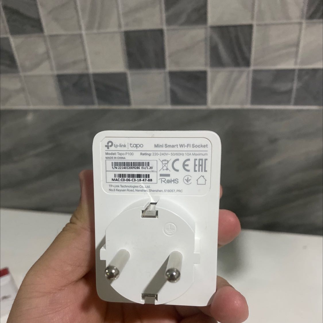 Rất ổn luôn nhé, dễ dùng ổ cắm sâu an toàn nhưng hơi kén phích ghim chỉ dùng được loại 2 chấu tròn. App điều khiển đơn giản và rất trực quan có thể dùng chung hệ thống smarthome của TP-link