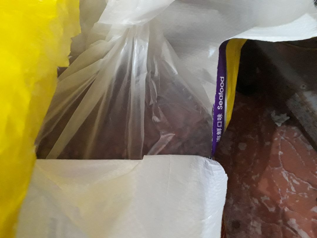 Thật đáng thất vọng ! Đề nghị tiki xem xét lại shop này ! Shop bảo có 20 túi nhỏ bên trong nhưng không hề có mà chỉ có 1 túi ! Điều này làm cho thức ăn này của mèo khó bảo quản hơn thay vì dùng túi nhỏ ! Mong tiki xem đánh giá của tôi ! Thật đáng thất vọng ! Đề nghị tiki xem xét lại shop này ! Shop bảo có 20 túi nhỏ bên trong nhưng không hề có mà chỉ có 1 túi ! Điều này làm cho thức ăn này của mèo khó bảo quản hơn thay vì dùng túi nhỏ ! Mong tiki xem đánh giá của tôi !